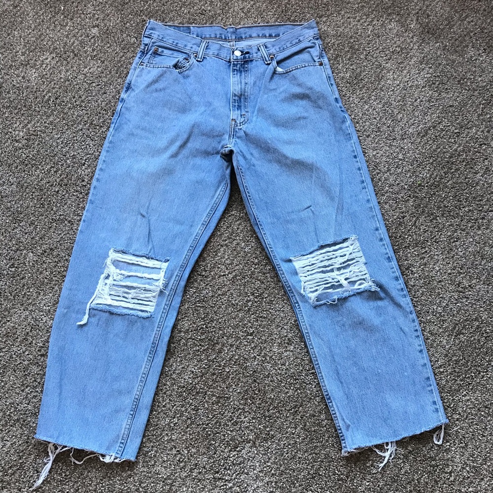 Distressed Levi’s 550 Jeans